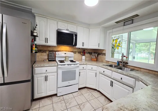 Photo 4 of Single family home for sale at 7907 Baumhart Rd, Amherst, OH 44001 | MLS# 5241022 | Listing updated on 2026-09-03