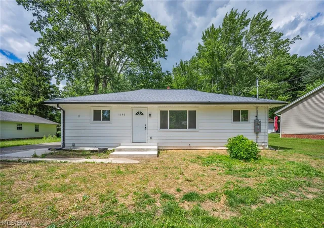 Photo 2 of Sale Pending at 1190 East Blvd, Aurora, OH 44202 | MLS# 5241329 | Listing updated on 2026-09-03