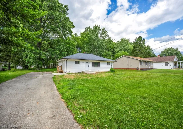Photo 3 of Sale Pending at 1190 East Blvd, Aurora, OH 44202 | MLS# 5241329 | Listing updated on 2026-09-03