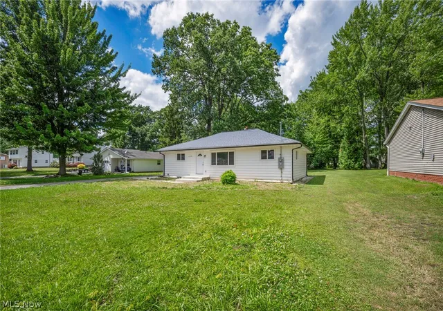 Photo 3 of Sale Pending at 1190 East Blvd, Aurora, OH 44202 | MLS# 5241329 | Listing updated on 2026-09-03