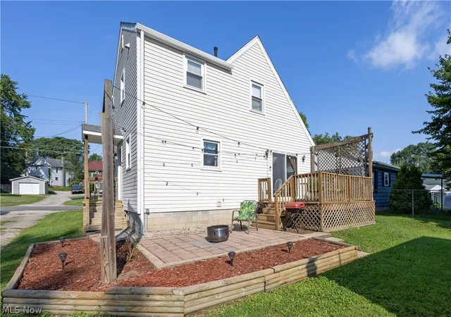 Photo 3 of Sale Pending at 1019 Oak St, Ashland, OH 44805 | MLS# 5241334 | Listing updated on 2026-09-06