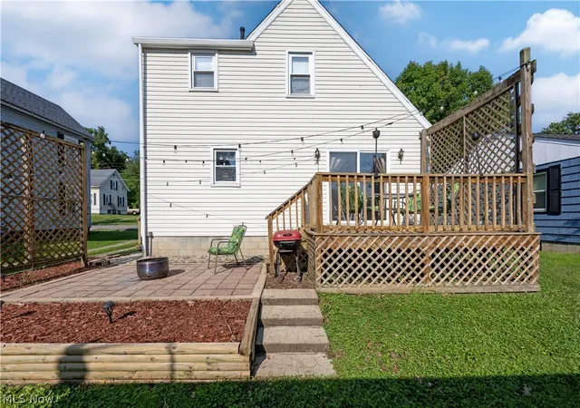 Photo 3 of Sale Pending at 1019 Oak St, Ashland, OH 44805 | MLS# 5241334 | Listing updated on 2026-09-06