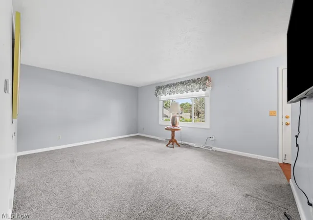 Photo 4 of Single family home for sale at 8508 Kellydale St NW, Massillon, OH 44646 | MLS# 5241341 | Listing updated on 2026-10-07