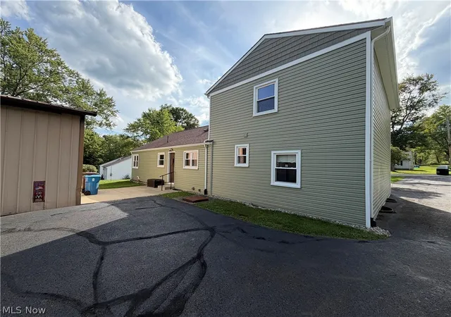 Photo 2 of Single family home for sale at 6419 Hampsher Rd, New Franklin, OH 44216 | MLS# 5241217 | Listing updated on 2026-10-01