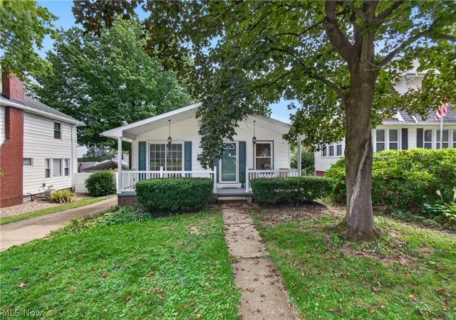 Photo 1 of Sale Pending at 852 Phillips Rd Ne, Massillon, OH 44646 | MLS# 5241205 | Listing updated on 2026-09-26