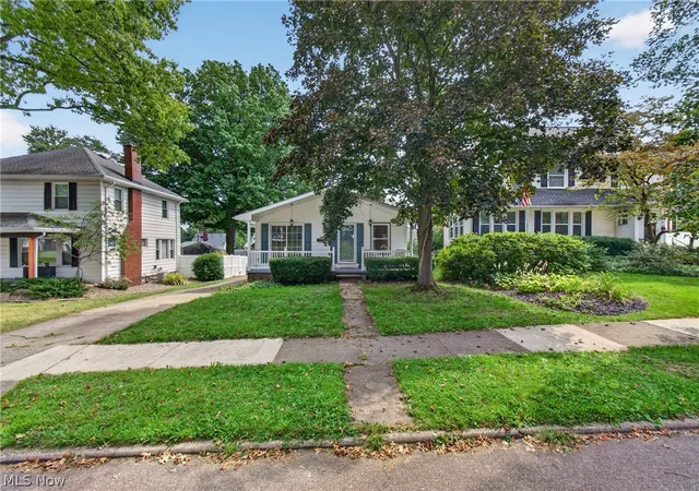 Photo 2 of Sale Pending at 852 Phillips Rd Ne, Massillon, OH 44646 | MLS# 5241205 | Listing updated on 2026-09-26