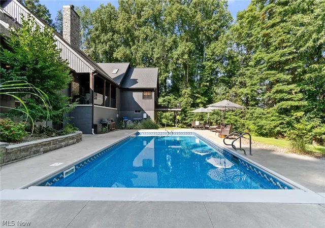 Photo 4 of Sale Pending at 2119 Johns Rd, New Franklin, OH 44216 | MLS# 5240664 | Listing updated on 2026-09-10