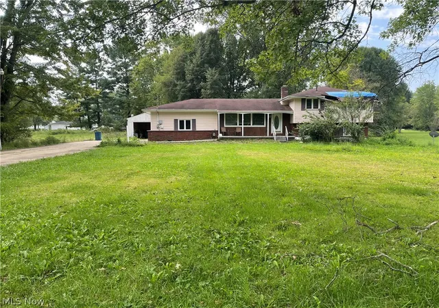 Photo 1 of Sale Pending at 2951 Mellgren Dr Sw, Warren, OH 44481 | MLS# 5241414 | Listing updated on 2026-09-11