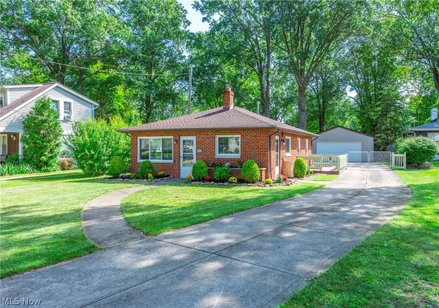 Photo 2 of Sale Pending at 1565 Canterbury Rd, Westlake, OH 44145 | MLS# 5241369 | Listing updated on 2026-09-09
