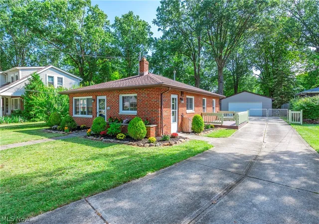 Photo 3 of Sale Pending at 1565 Canterbury Rd, Westlake, OH 44145 | MLS# 5241369 | Listing updated on 2026-09-09
