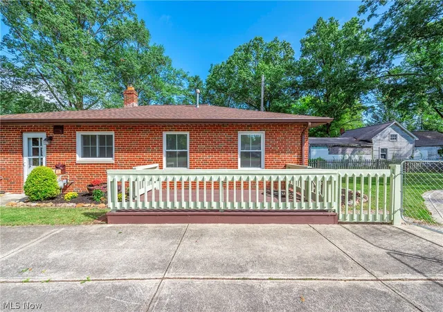 Photo 4 of Sale Pending at 1565 Canterbury Rd, Westlake, OH 44145 | MLS# 5241369 | Listing updated on 2026-09-09