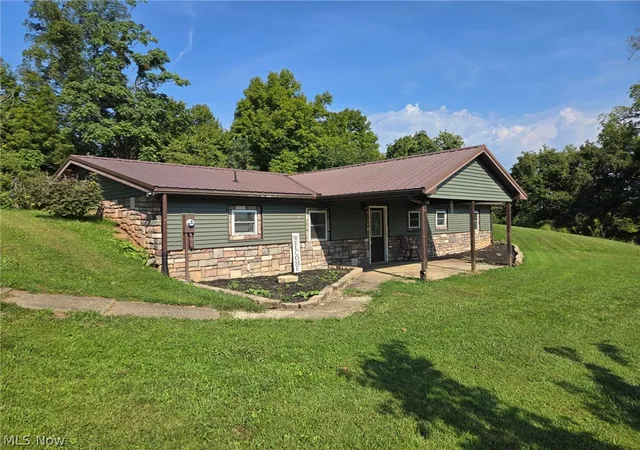 Photo 1 of Single family home for sale at 1840 E Airport Rd Ne, Mcconnelsville, OH 43756 | MLS# 5241365 | Listing updated on 2026-09-04