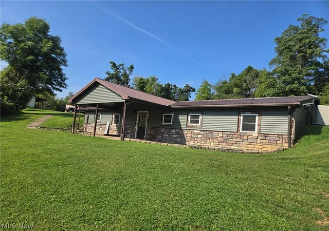 Photo 2 of Single family home for sale at 1840 E Airport Rd Ne, Mcconnelsville, OH 43756 | MLS# 5241365 | Listing updated on 2026-09-04