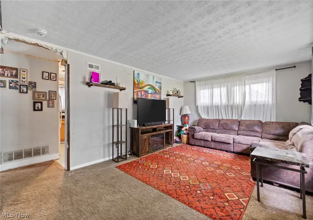 Photo 3 of Sale Pending at 2610 Owaisa Rd, Cuyahoga Falls, OH 44221 | MLS# 5241394 | Listing updated on 2026-09-04
