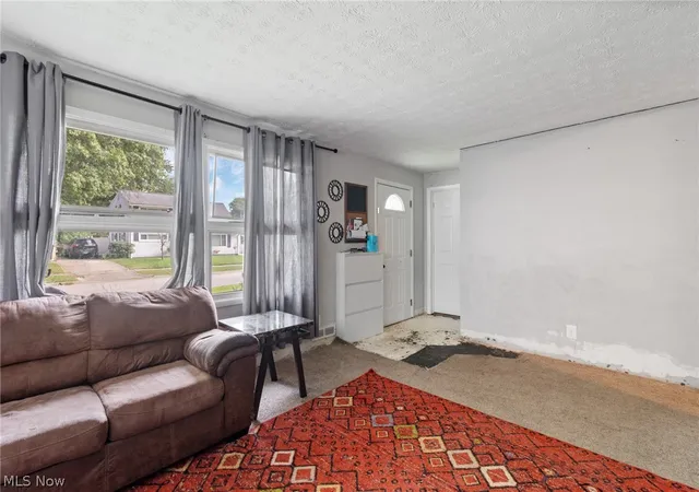 Photo 4 of Sale Pending at 2610 Owaisa Rd, Cuyahoga Falls, OH 44221 | MLS# 5241394 | Listing updated on 2026-09-04