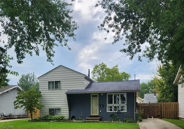 Photo 1 of Sale Pending at 812 West Dr, Sheffield Lake, OH 44054 | MLS# 5241445 | Listing updated on 2026-09-16