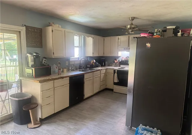 Photo 3 of Sale Pending at 4647 Painesville Warren Rd, West Farmington, OH 44491 | MLS# 5241151 | Listing updated on 2026-09-11