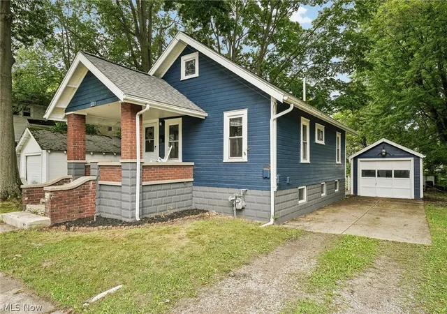 Photo 2 of Single family home for sale at 27 Water St, Geneva, OH 44041 | MLS# 5241447 | Listing updated on 2026-09-03