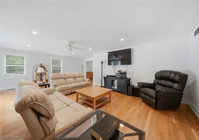 Photo 4 of Sale Pending at 254 Thomas Ave, Munroe Falls, OH 44262 | MLS# 5241000 | Listing updated on 2026-09-09