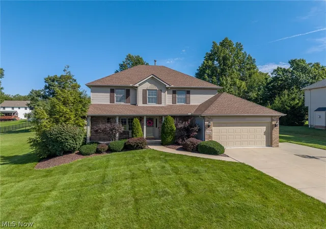 Photo 1 of Single family home for sale at 6656 Willow Lake Dr, North Royalton, OH 44133 | MLS# 5240533 | Listing updated on 2026-09-29