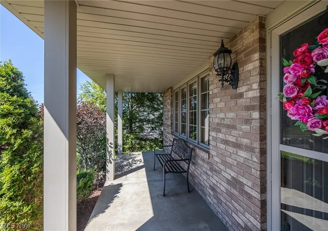 Photo 2 of Single family home for sale at 6656 Willow Lake Dr, North Royalton, OH 44133 | MLS# 5240533 | Listing updated on 2026-09-29