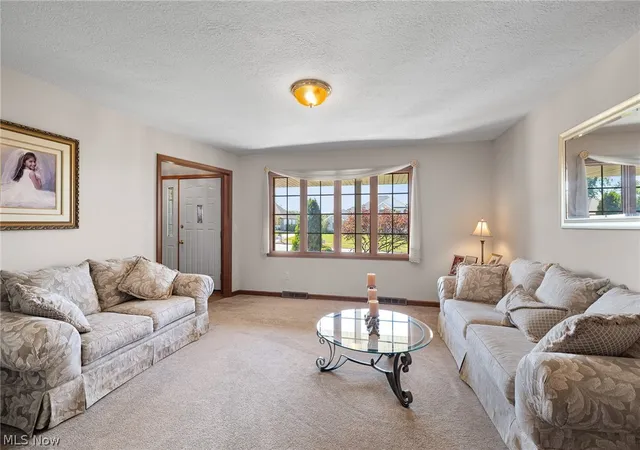 Photo 4 of Single family home for sale at 6656 Willow Lake Dr, North Royalton, OH 44133 | MLS# 5240533 | Listing updated on 2026-09-29