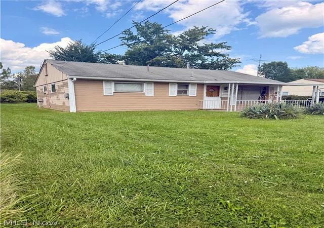 Photo 2 of Single family home for sale at 1884 Victoria St SW, Warren, OH 44485 | MLS# 5241453 | Listing updated on 2026-09-02