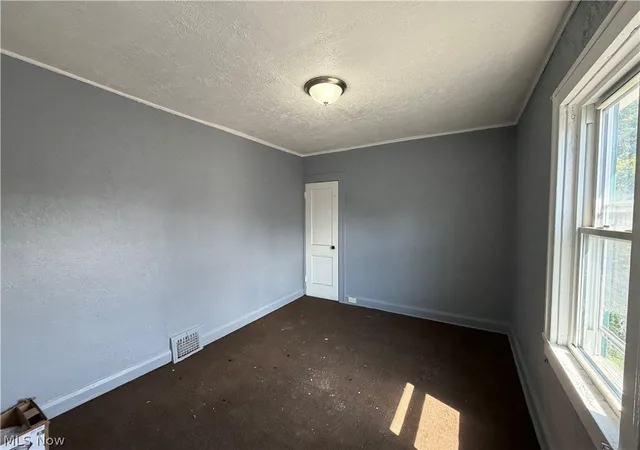 Listing Photo 2 - Condo for sale in building located at 3305 W 33rd St, Cleveland, OH 44109
