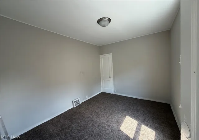 Listing Photo 4 - Condo for sale in building located at 3305 W 33rd St, Cleveland, OH 44109