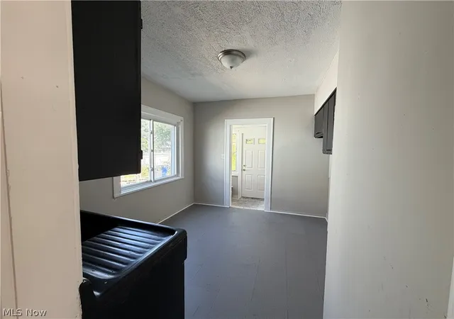 Listing Photo 5 - Condo for sale in building located at 3305 W 33rd St, Cleveland, OH 44109