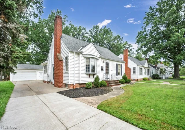 Photo 3 of Single family home for sale at 454 E 270th Street, Euclid, OH 44132 | MLS# 5237646 | Listing updated on 2026-09-15