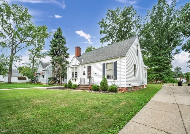 Photo 3 of Single family home for sale at 454 E 270th Street, Euclid, OH 44132 | MLS# 5237646 | Listing updated on 2026-09-15