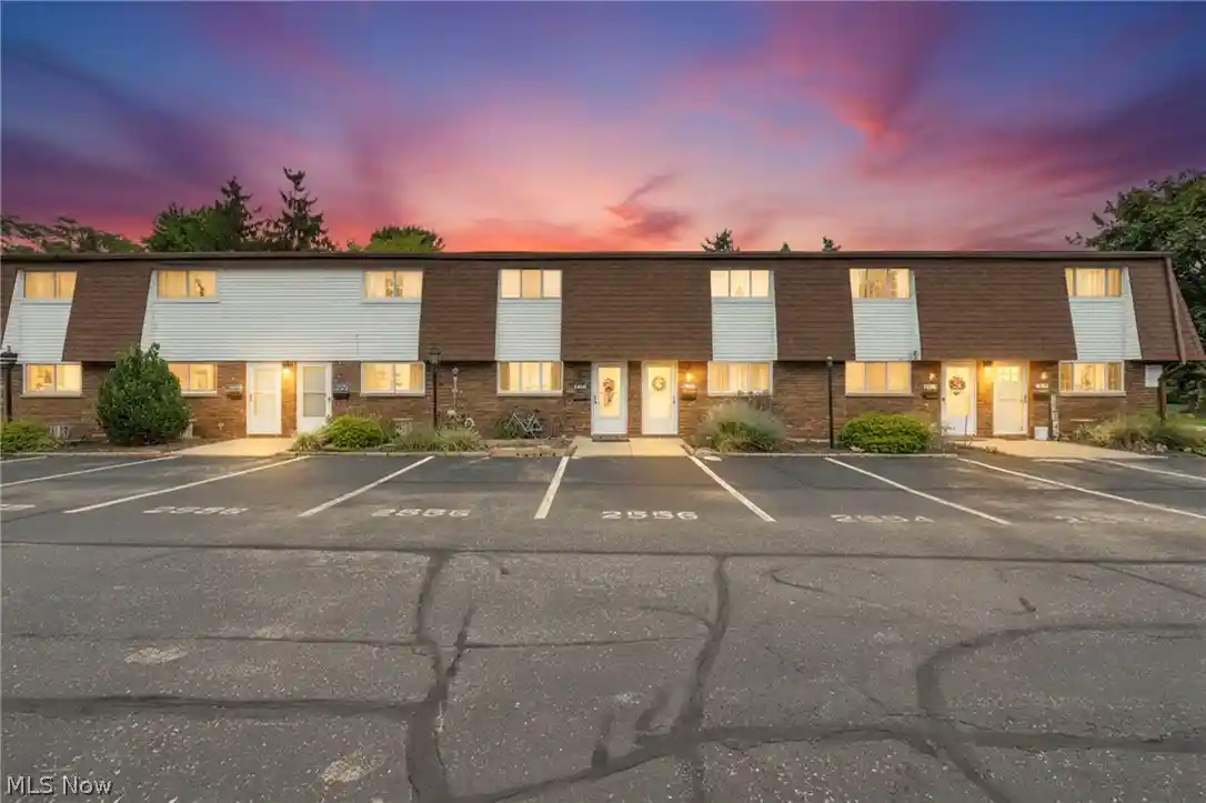 Listing Photo 2 - Condo for sale in 2556 Shakespeare Ln located at 2556 Shakespeare Ln, Avon, OH 44011 - Unit 2556 Shakespeare Ln