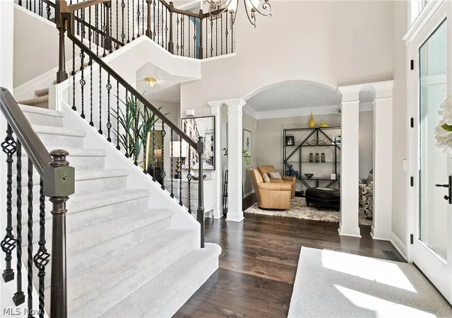 Photo 3 of Sale Pending at 2759 Overlook Dr, Twinsburg, OH 44087 | MLS# 5239920 | Listing updated on 2026-09-06