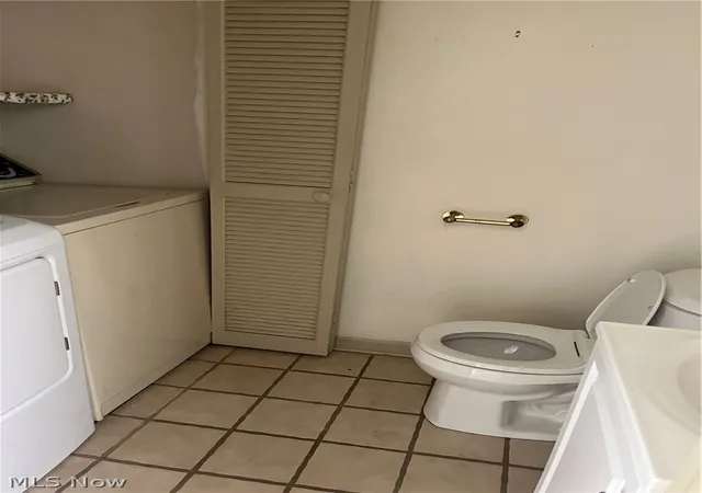 Listing Photo 2 - Condo for sale in building located at 4375 Devonshire Dr, Youngstown, OH 44512