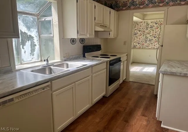 Listing Photo 5 - Condo for sale in building located at 4375 Devonshire Dr, Youngstown, OH 44512