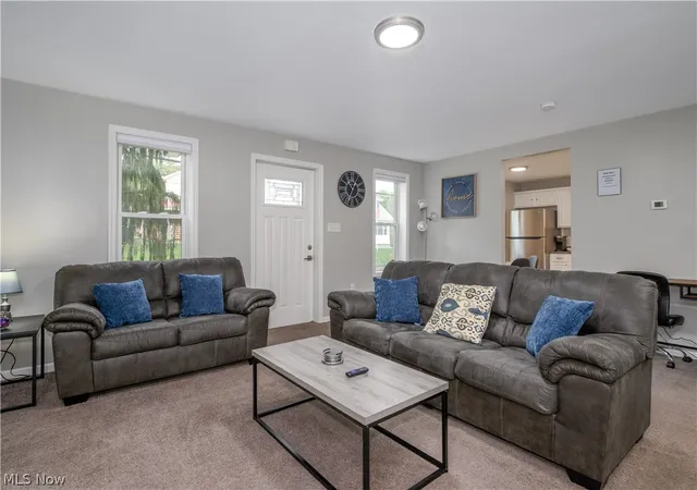 Listing Photo 4 - Condo for sale in building located at 1718 - 1720 Newberry St, Cuyahoga Falls, OH 44221