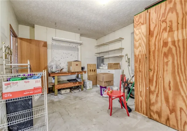 Listing Photo 2 - Condo for sale in building located at 6700 Waterford Ln, Mentor, OH 44060