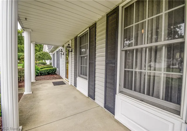 Listing Photo 3 - Condo for sale in building located at 6700 Waterford Ln, Mentor, OH 44060