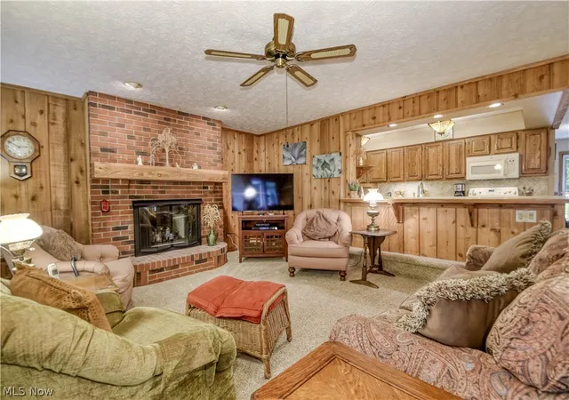 Listing Photo 5 - Condo for sale in building located at 6700 Waterford Ln, Mentor, OH 44060