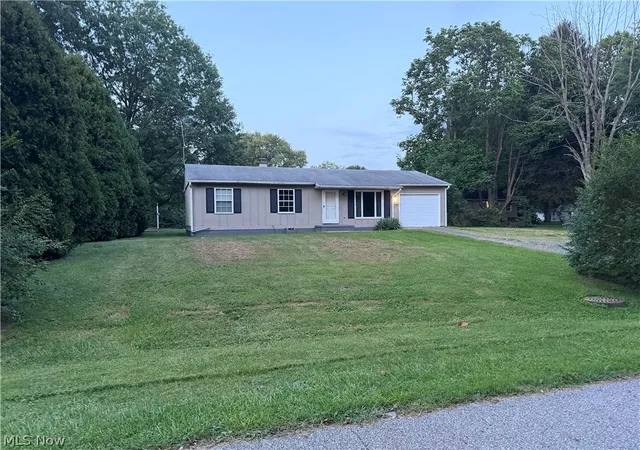 Photo 1 of Single family home for sale at 4048 Woodside Dr Nw, Warren, OH 44483 | MLS# 5241278 | Listing updated on 2026-09-02