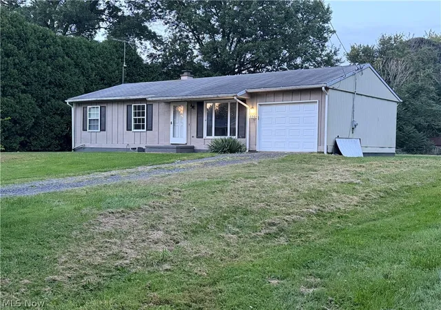Photo 2 of Single family home for sale at 4048 Woodside Dr Nw, Warren, OH 44483 | MLS# 5241278 | Listing updated on 2026-09-02