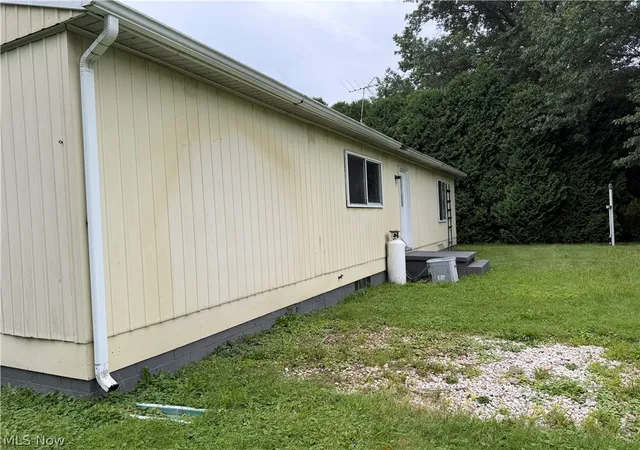 Photo 2 of Single family home for sale at 4048 Woodside Dr NW, Warren, OH 44483 | MLS# 5241278 | Listing updated on 2026-09-02