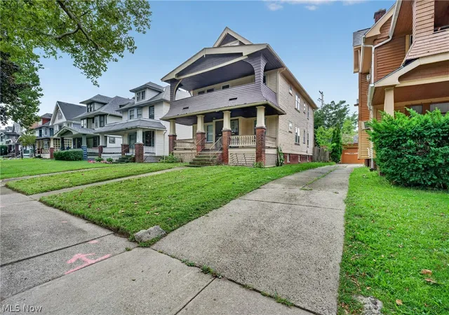 Listing Photo 3 - Condo for sale in building located at 11616 Buckingham Ave, Cleveland, OH 44120