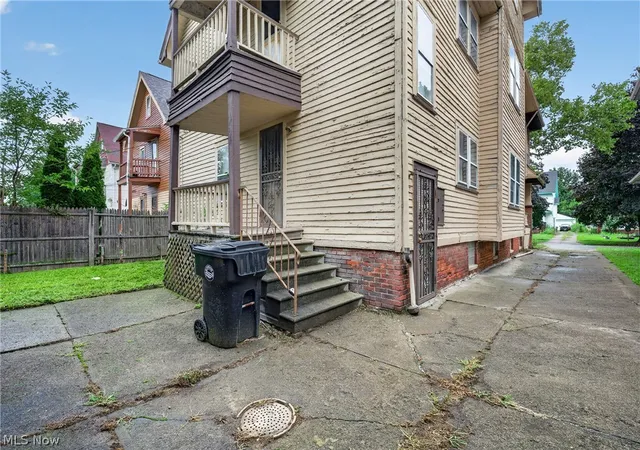Listing Photo 2 - Condo for sale in building located at 11616 Buckingham Ave, Cleveland, OH 44120