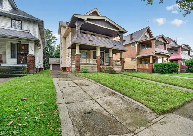 Listing Photo 4 - Condo for sale in building located at 11616 Buckingham Ave, Cleveland, OH 44120