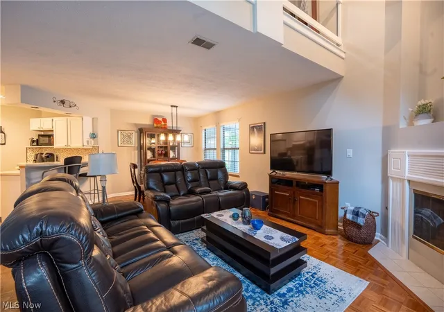 Listing Photo 4 - Condo for sale in building located at 1233 Red Tail Hawk Dr, Youngstown, OH 44512
