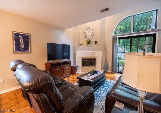 Listing Photo 5 - Condo for sale in building located at 1233 Red Tail Hawk Dr, Youngstown, OH 44512