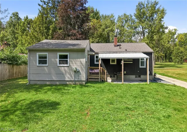 Photo 4 of Sale Pending at 927 Warner Rd SE, Brookfield, OH 44403 | MLS# 5241616 | Listing updated on 2026-09-22