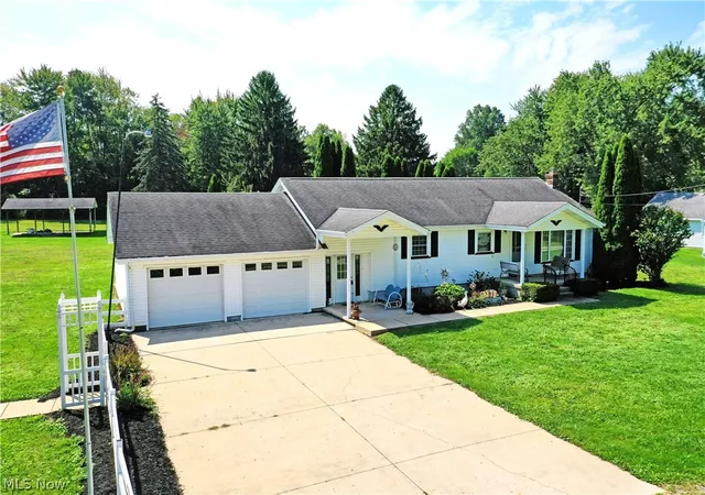 Photo 2 of Single family home for sale at 5160 Brunswick Dr, Vienna, OH 44473 | MLS# 5241621 | Listing updated on 2026-09-30